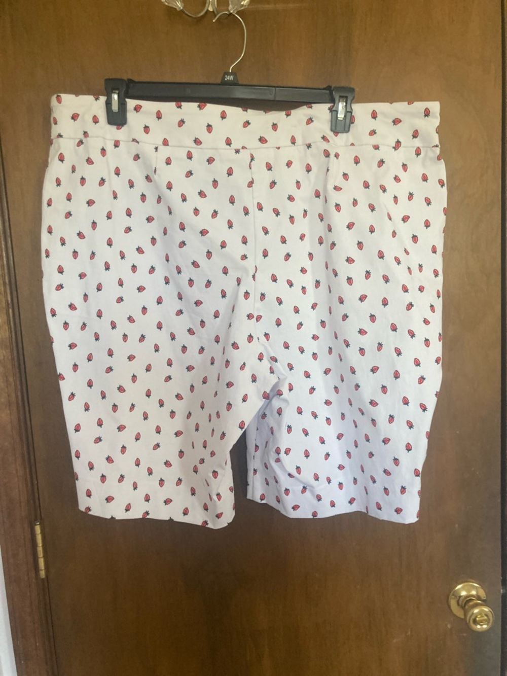 Zac & Rachel Pull on short White with strawberry print short casual summer 24W - Picture 15 of 17